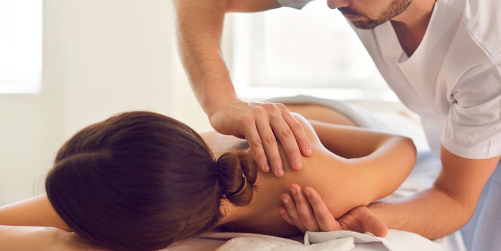 Jedna od efikasnih metoda liječenja artroze ramenog zgloba je masaža. 